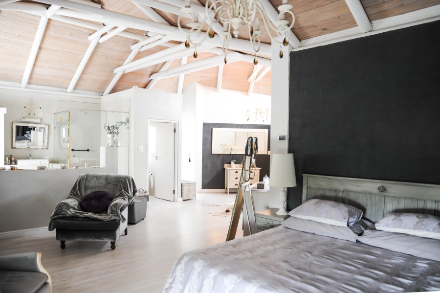 5 Bedroom Property for Sale in Myburgh Park Western Cape